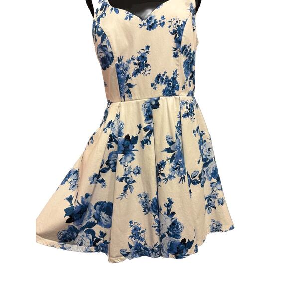Jun And Ivy Dress Large Toile Cottage Core Coastal Blue Floral White Classic - Picture 2 of 8